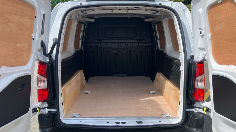 Citroen Berlingo Xl Diesel 1.5 BlueHDi 950Kg Enterprise Ed 100ps 6 Speed S/S